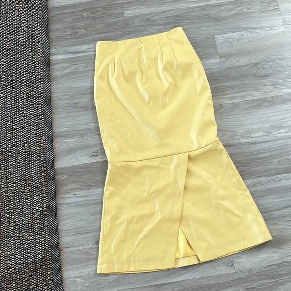 NWOT Staud Butter Yellow Faux Leather Midi Skirt - Picture 4 of 5